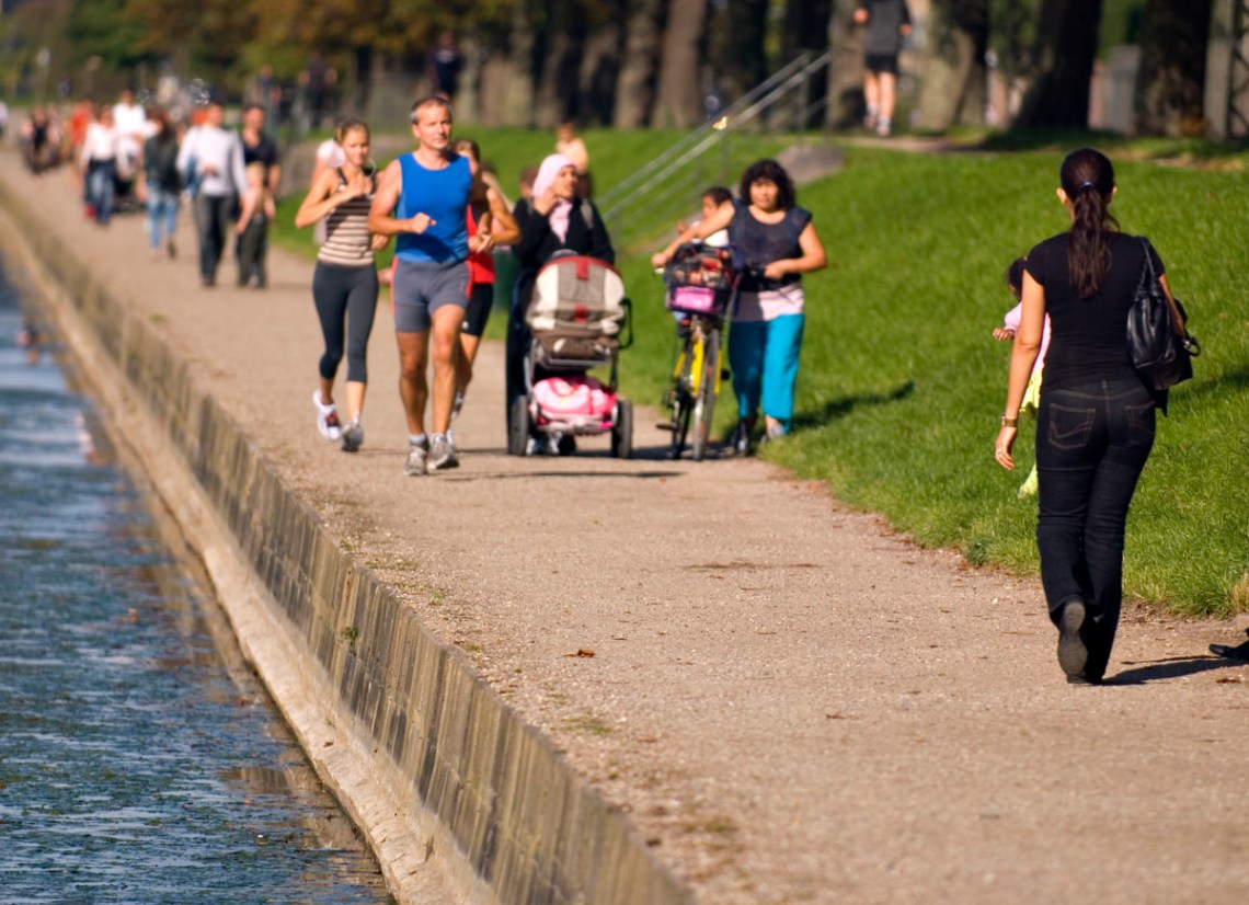 People_at_Sortedams_Sø