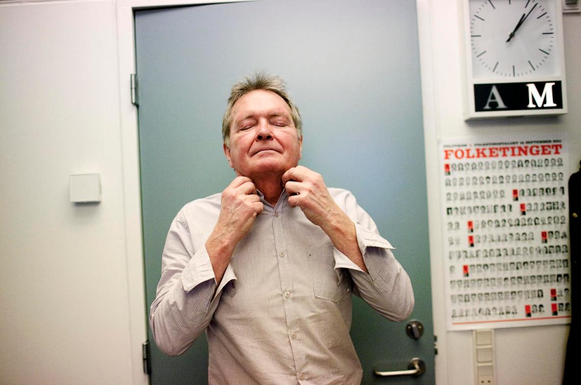 Hvordan går det på Borgen? De unge i enhedslisten har besluttet at man bærer skjorte når der er fotografer tilstede.