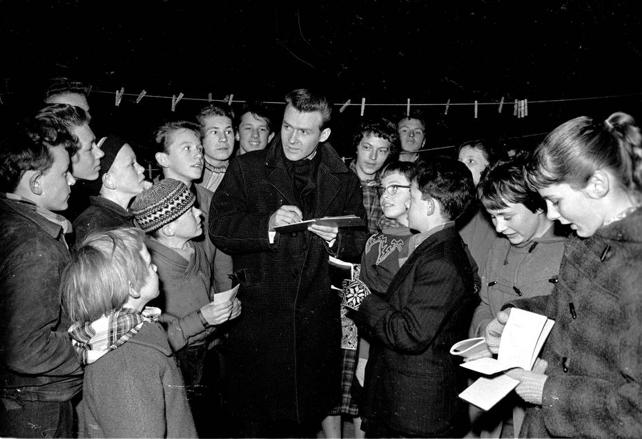 678296_930_645_0_0_0_0_2