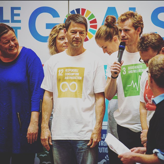 11233418_10153206597257283_3262092524358658755_n