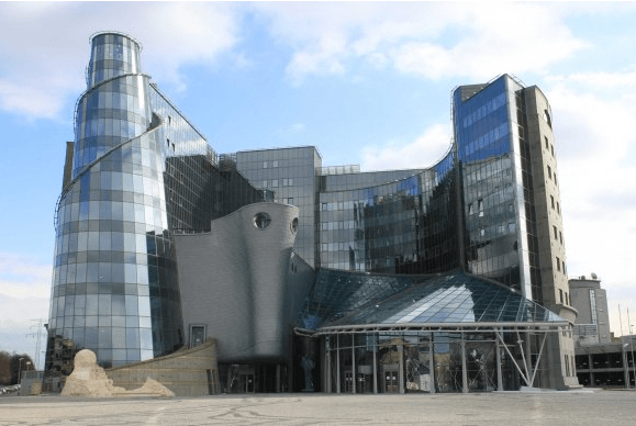 Moderne_wolkenkrabber_Warschau_0875